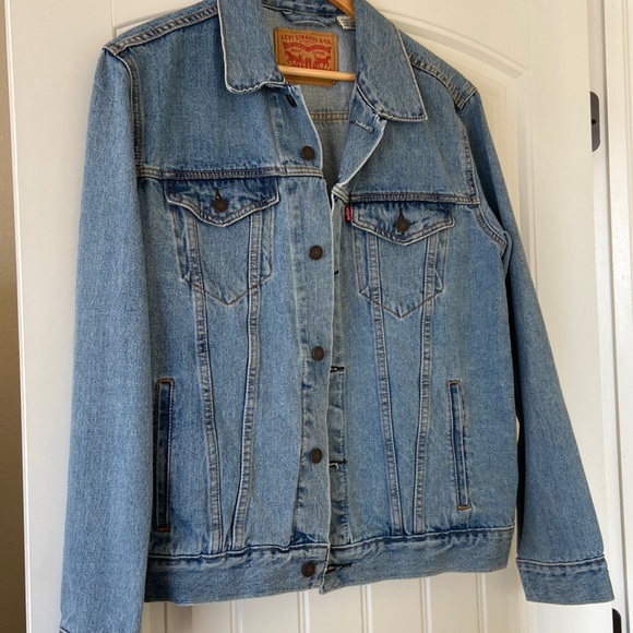 Levi’s Denim Jacket size M